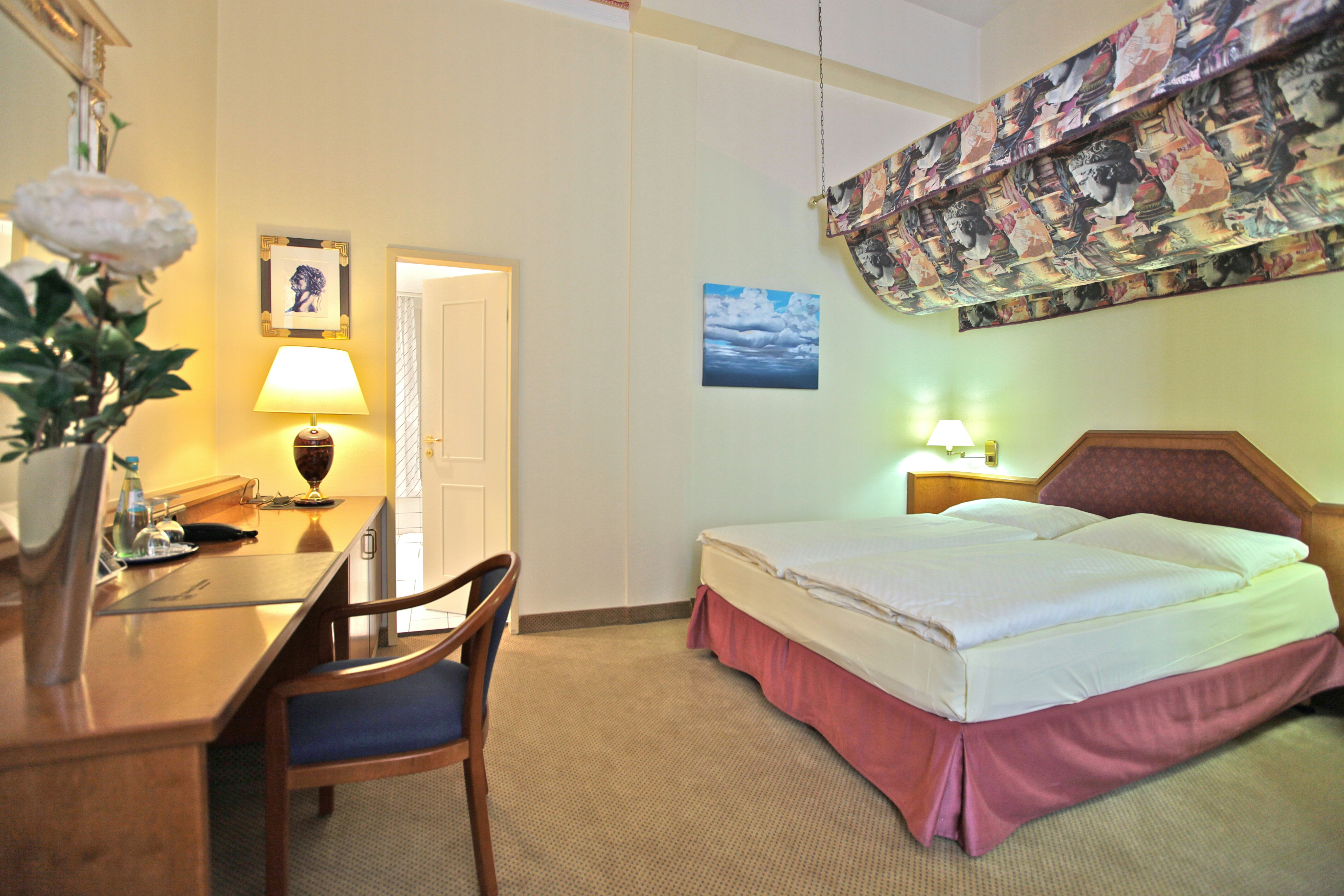 Viktoria Hotel Cologne 6/22