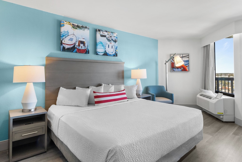 Efficiency, Pinnacle, Deluxe, King Bed, Ocean View