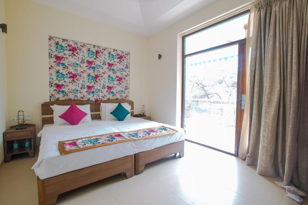 Acron Waterfront Resort 32/80