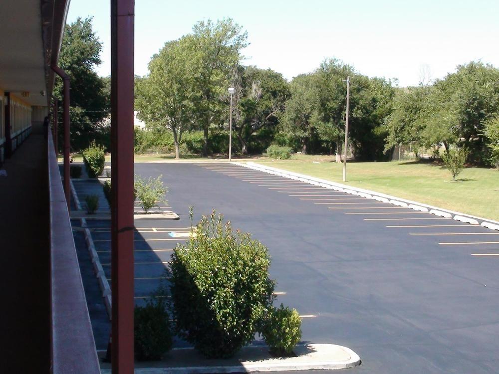Econo Lodge Oklahoma City Northeast 26/28