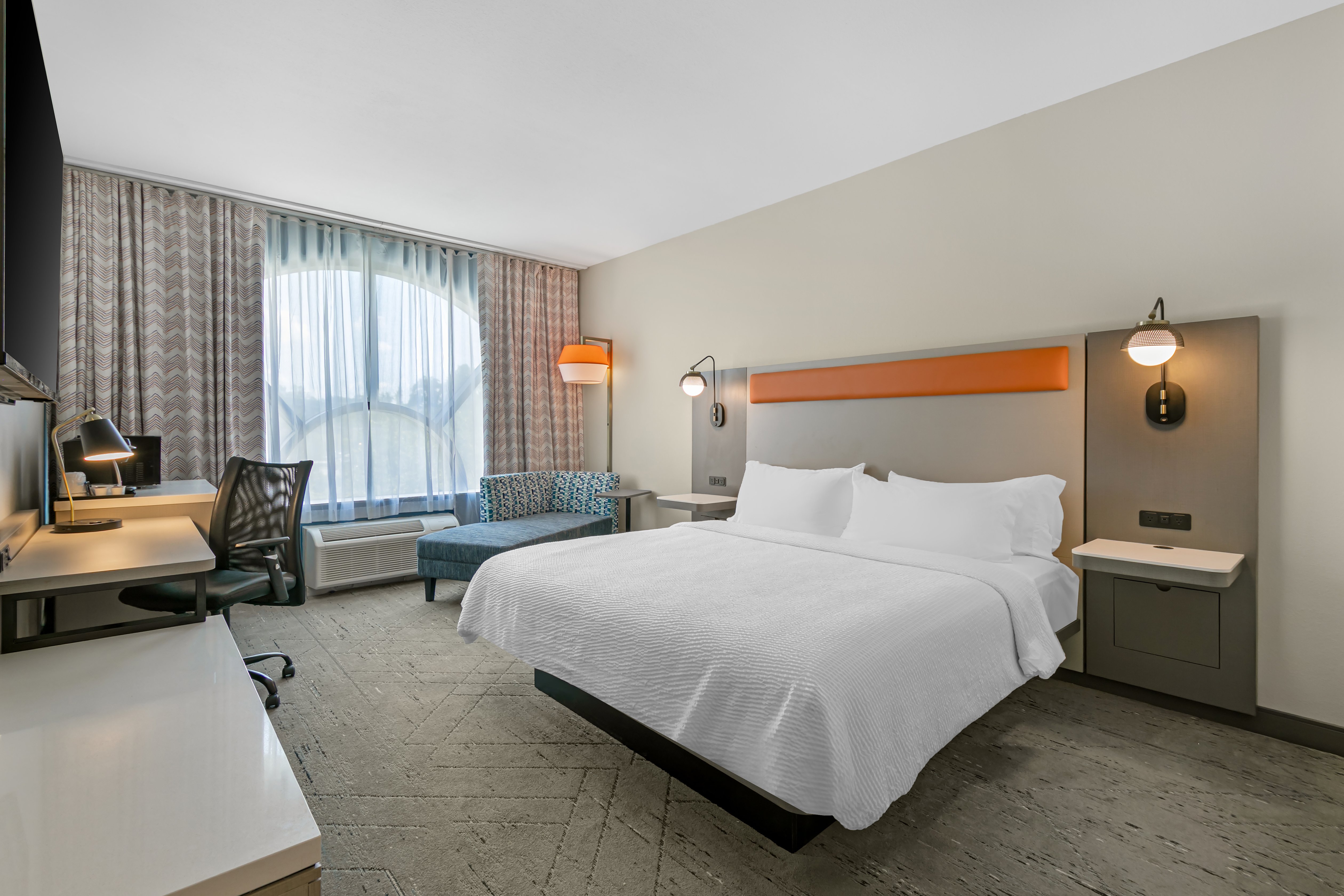 Holiday Inn Express & Suites Clemson - Univ Area 23/82