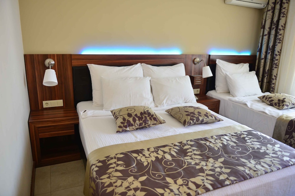 Kandelor Hotel 25/72