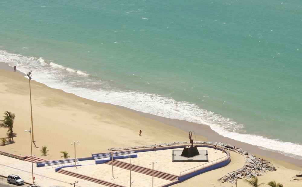 Plaza Praia Suites 7/75