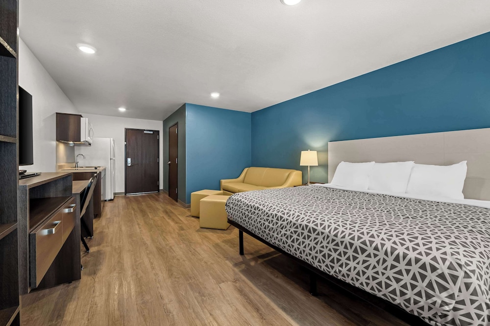 WoodSpring Suites Loves Park - Rockford 12/30