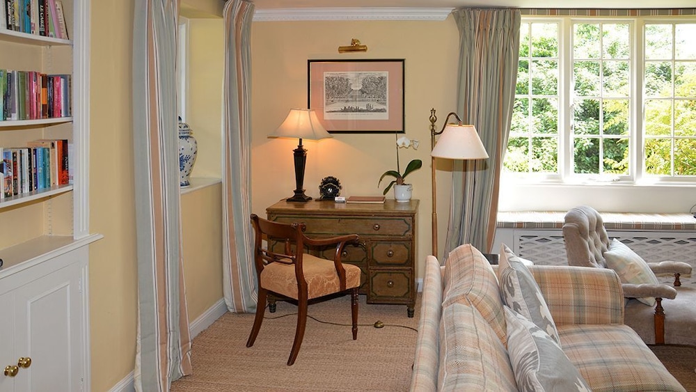 Epsom Cottage 15/24