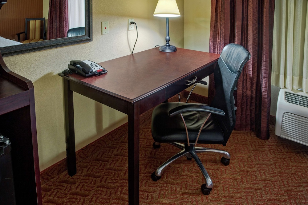 Hampton Inn and Suites Corsicana 49/62