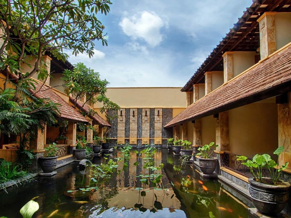 Lotus Garden Hotel 34/43