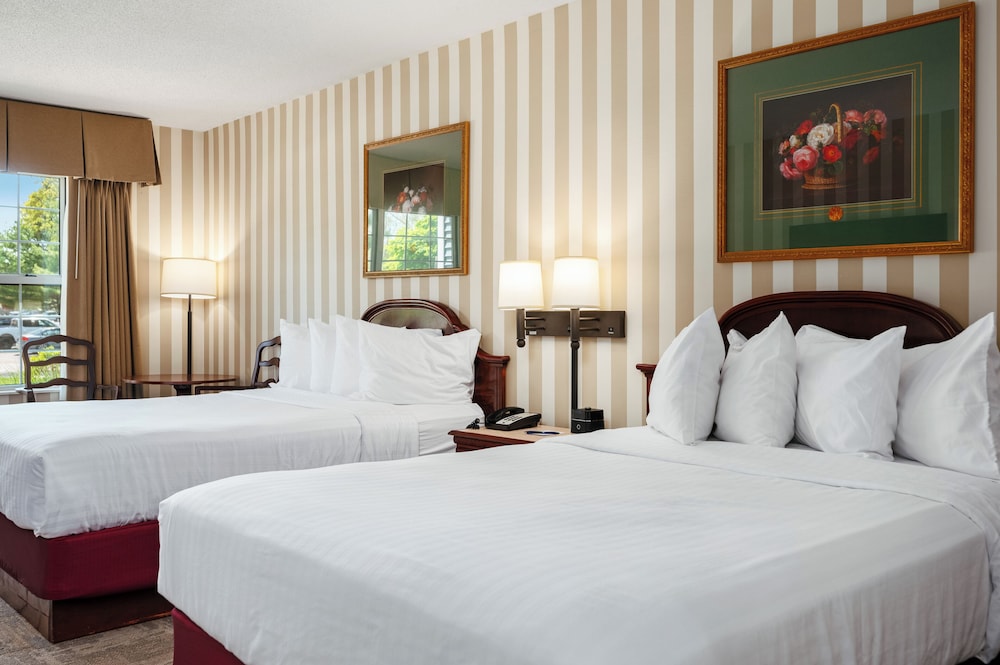 غرفة قياسية بسريرين كوين بدون إطلالة، Bayshore Resort 4/10