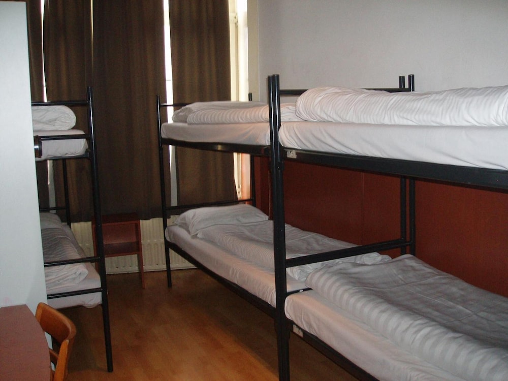 FAMILY, 6 BUNK BEDS, PRIVATE BATHROOM