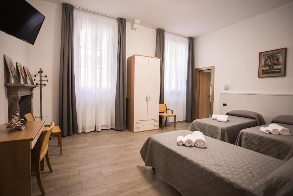 Hotel Amico 6/19