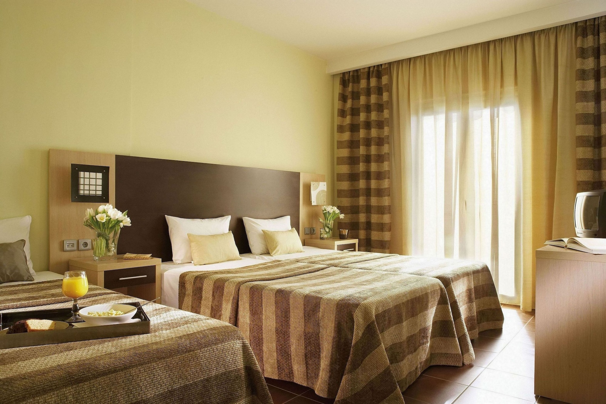STANDARD, TRIPLE, 3 BEDS, BALCONY