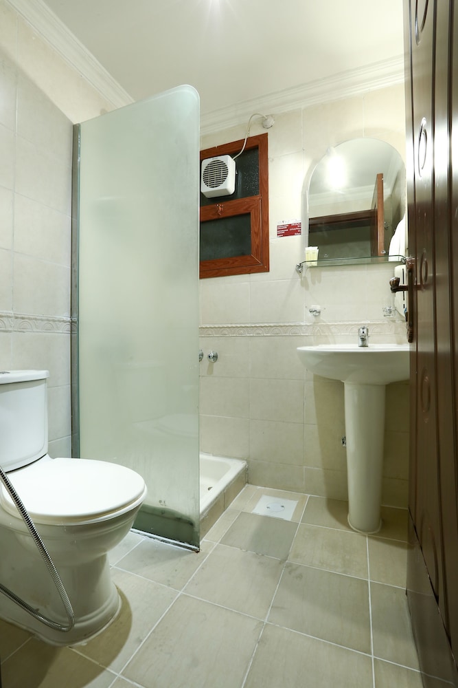 La Villa Suites Hotel 20/48