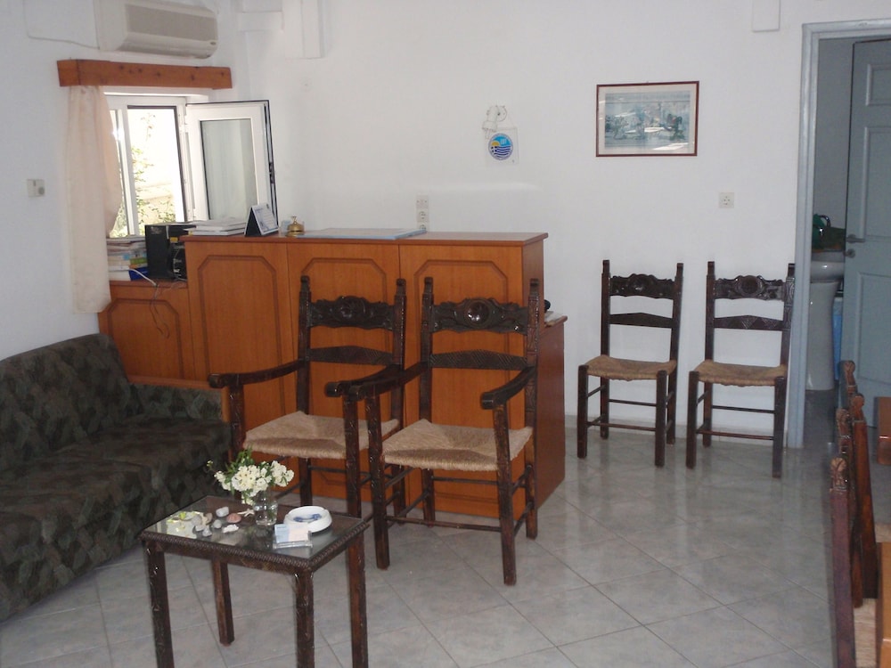 Niriis Hotel 25/50