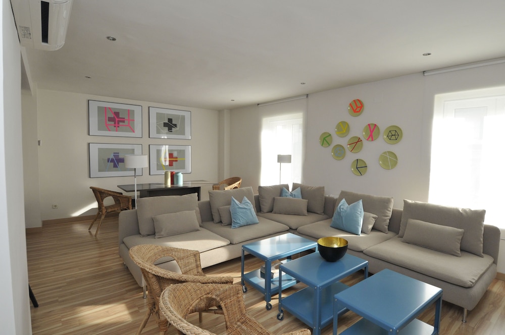 Mola Suites 20/32