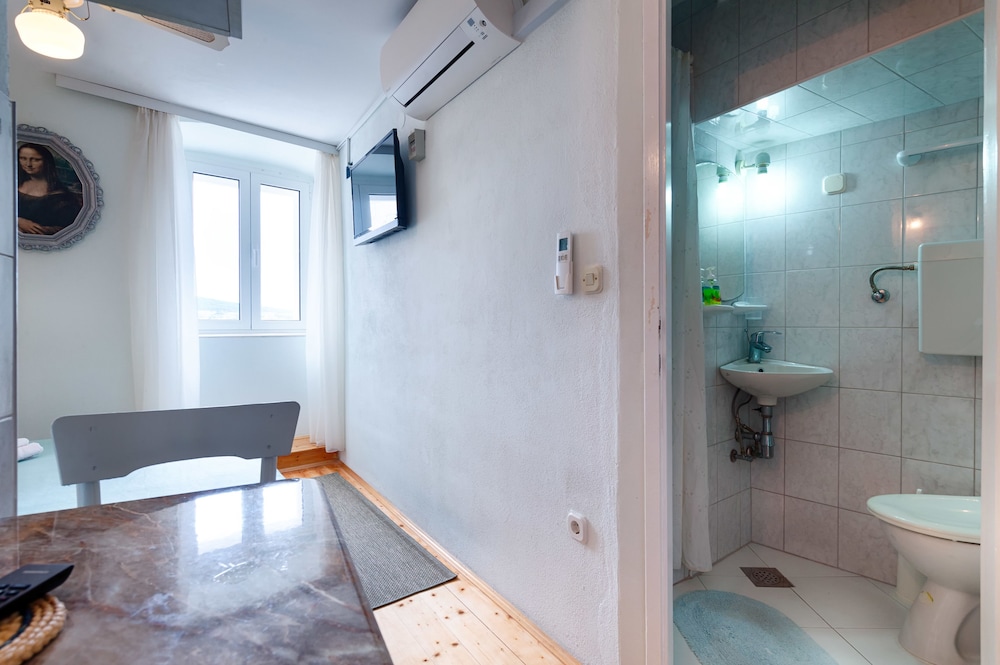 Mira Seafront Guesthouse 46/46