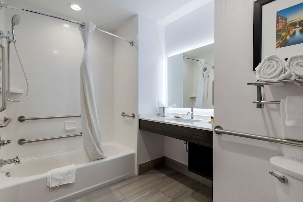 Best Western Plus Choctaw Inn & Suites 14/38