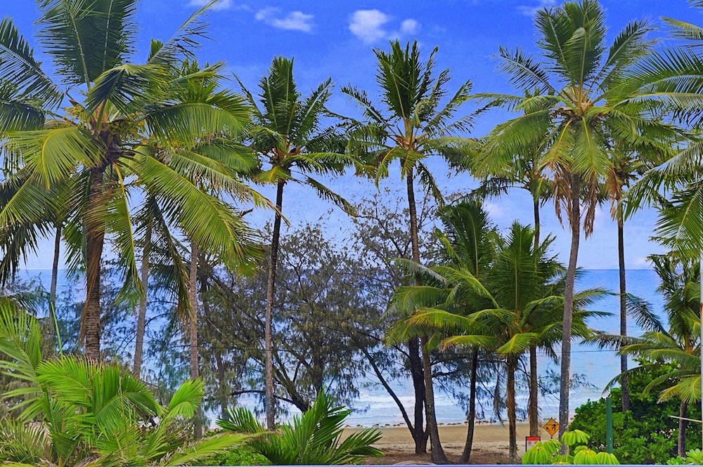 By The Sea Port Douglas 53/62