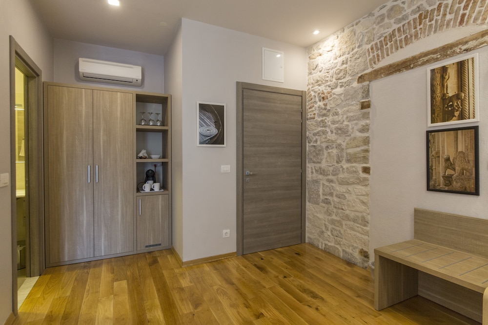 Tifani Luxury Rooms 41/50