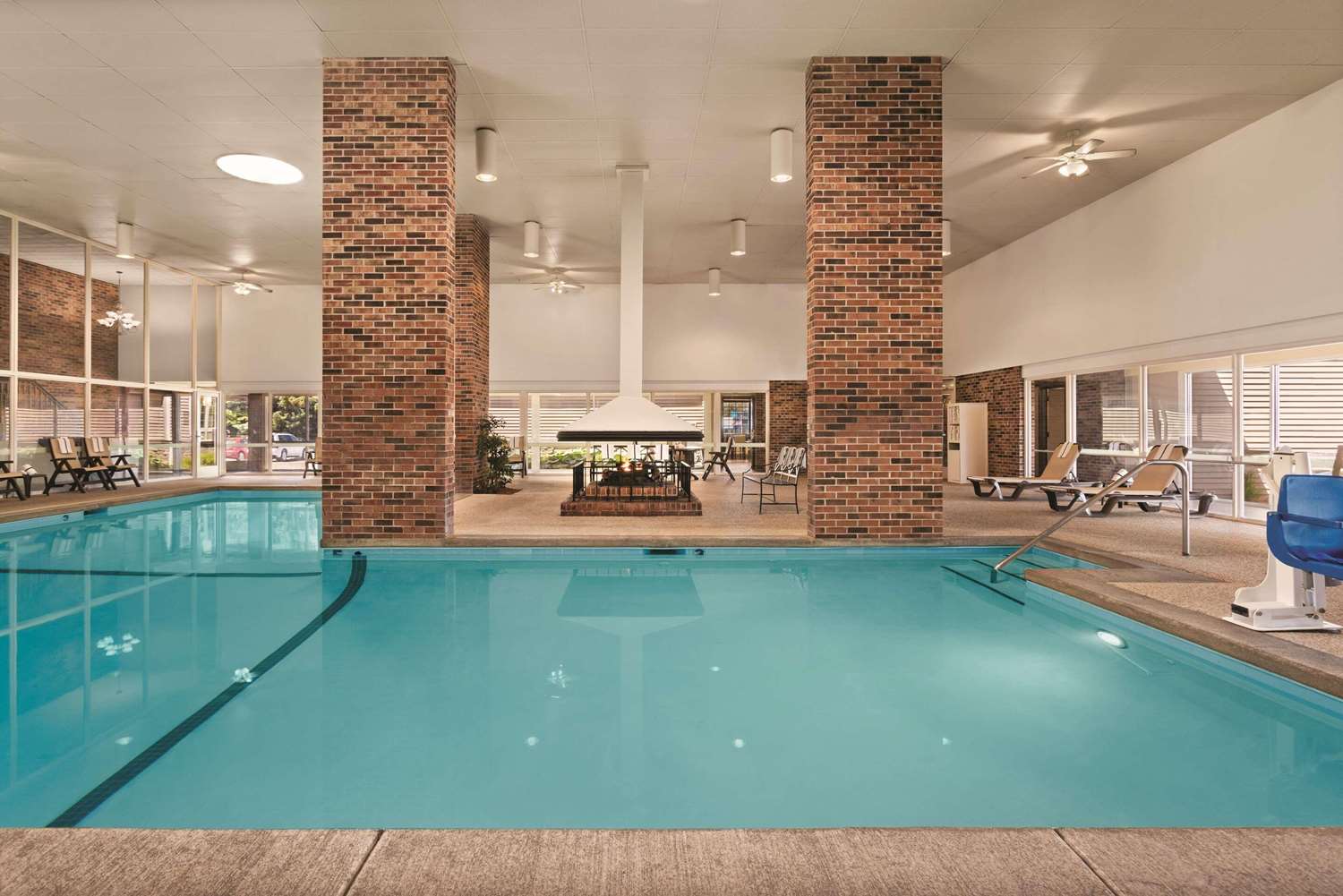 Country Inn and Suites By Radisson Woodbury MN 20/30