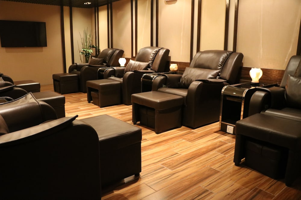 Rizal Park Hotel 44/65