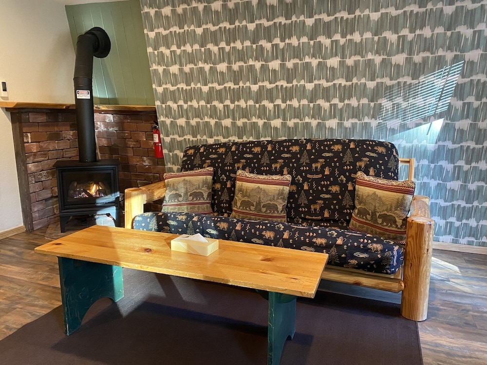 Cinnamon Bear Inn 61/80