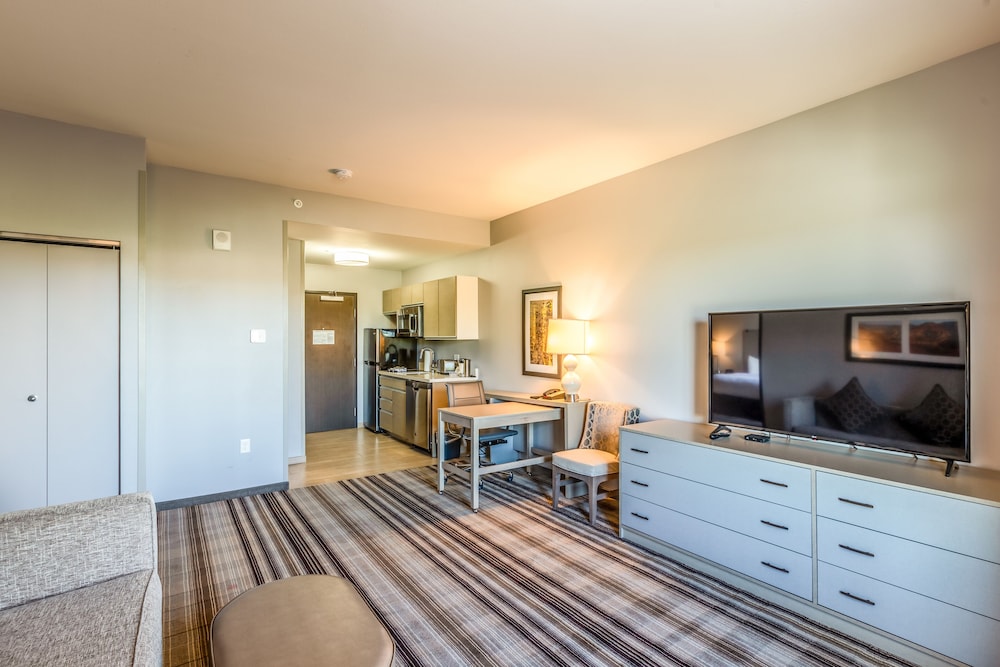 Hawthorn Suites by Wyndham Loveland 24/43
