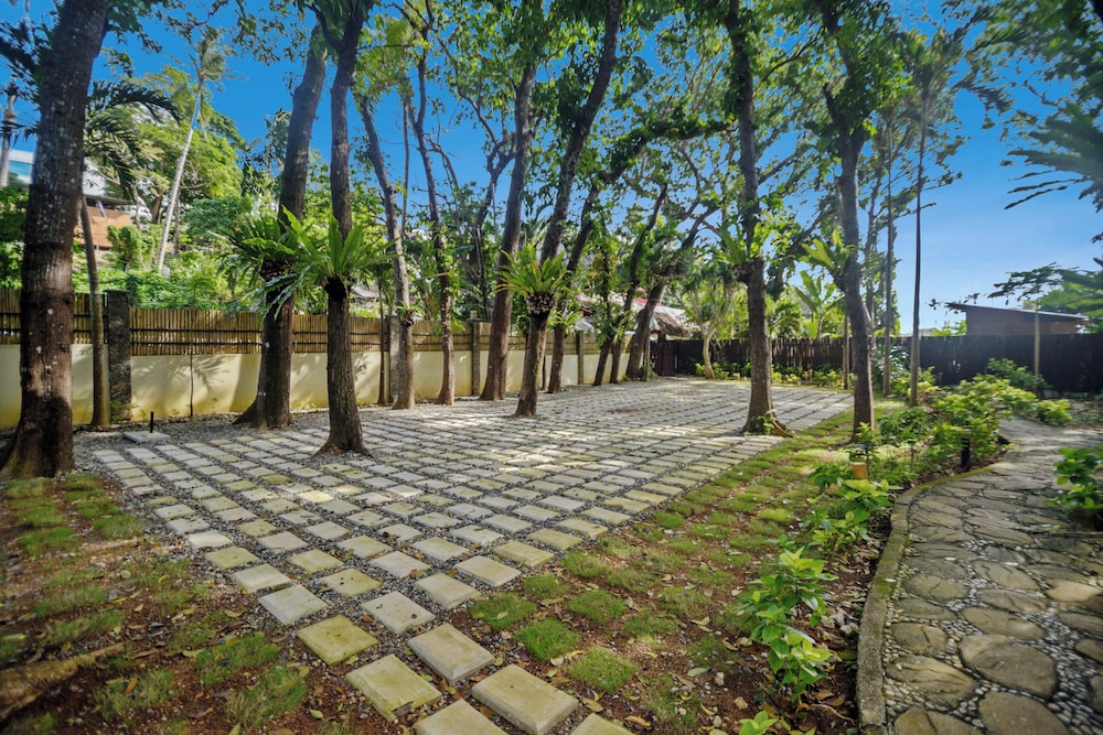 The Strand Boutique Resort 64/75