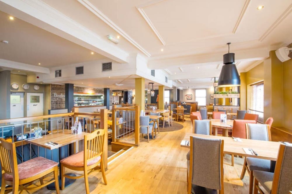 Premier Inn Manchester Salford Quays 31/47