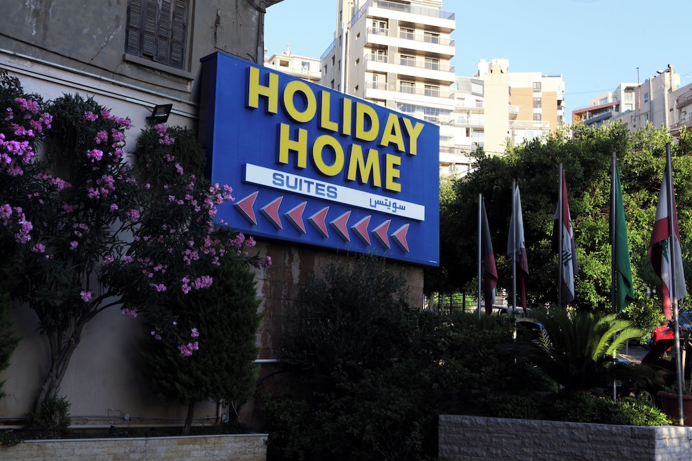 Holiday Home Suites 3/48