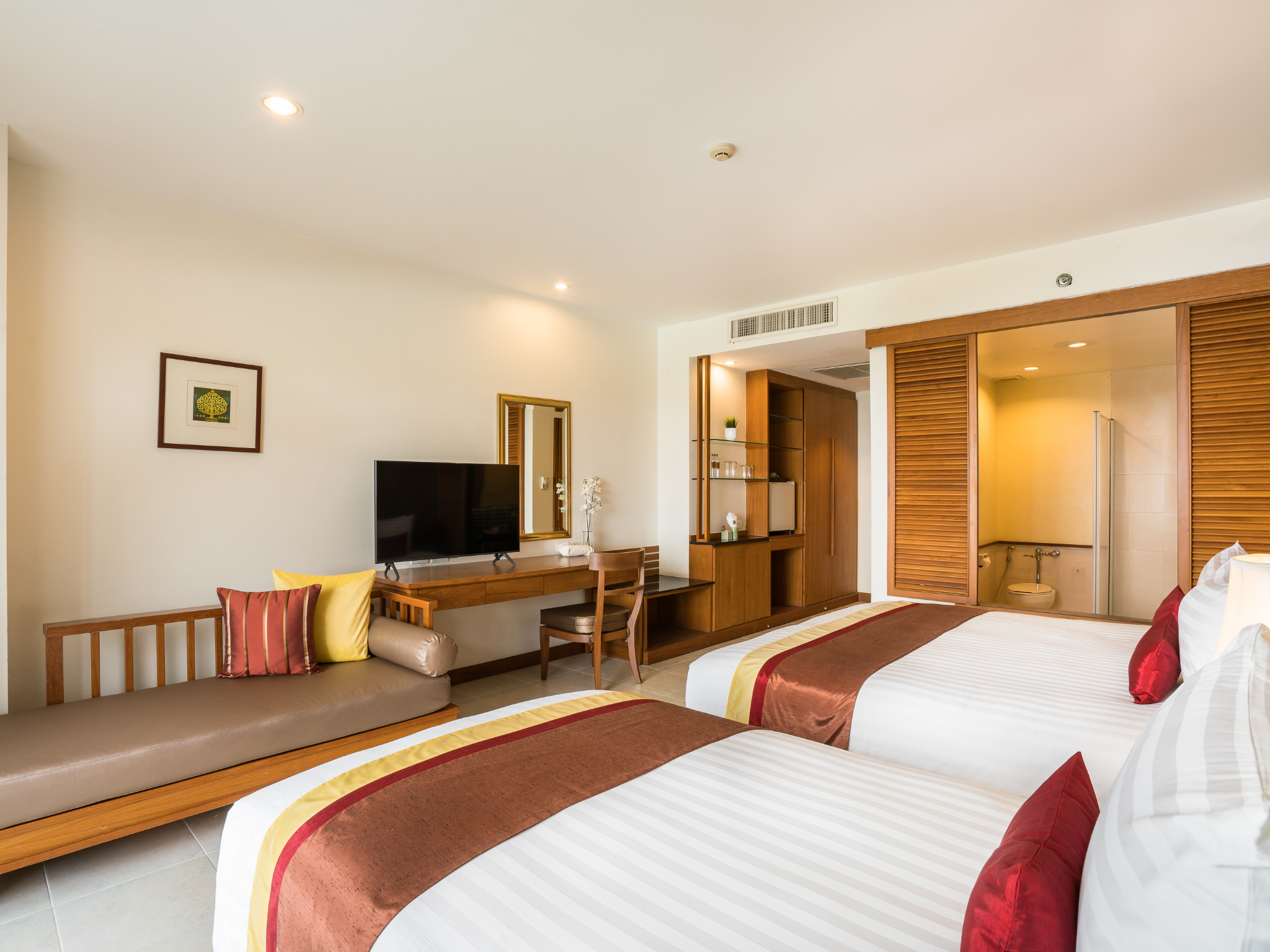 Deluxe, Family, 1 King and 1 Single Beds, City View