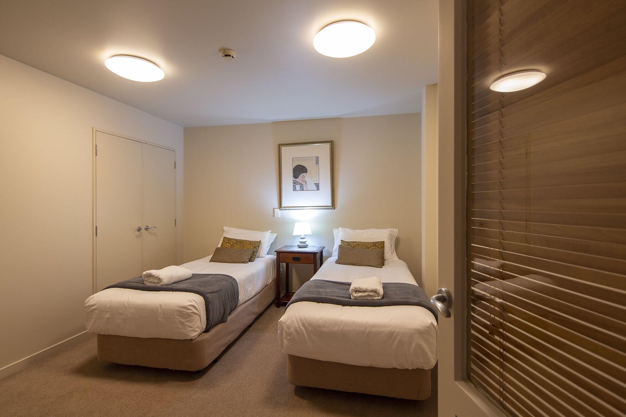 2 Bedrooms, Courtyard, Apartment