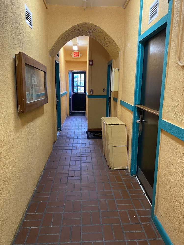 Hoosville Hostel 48/66
