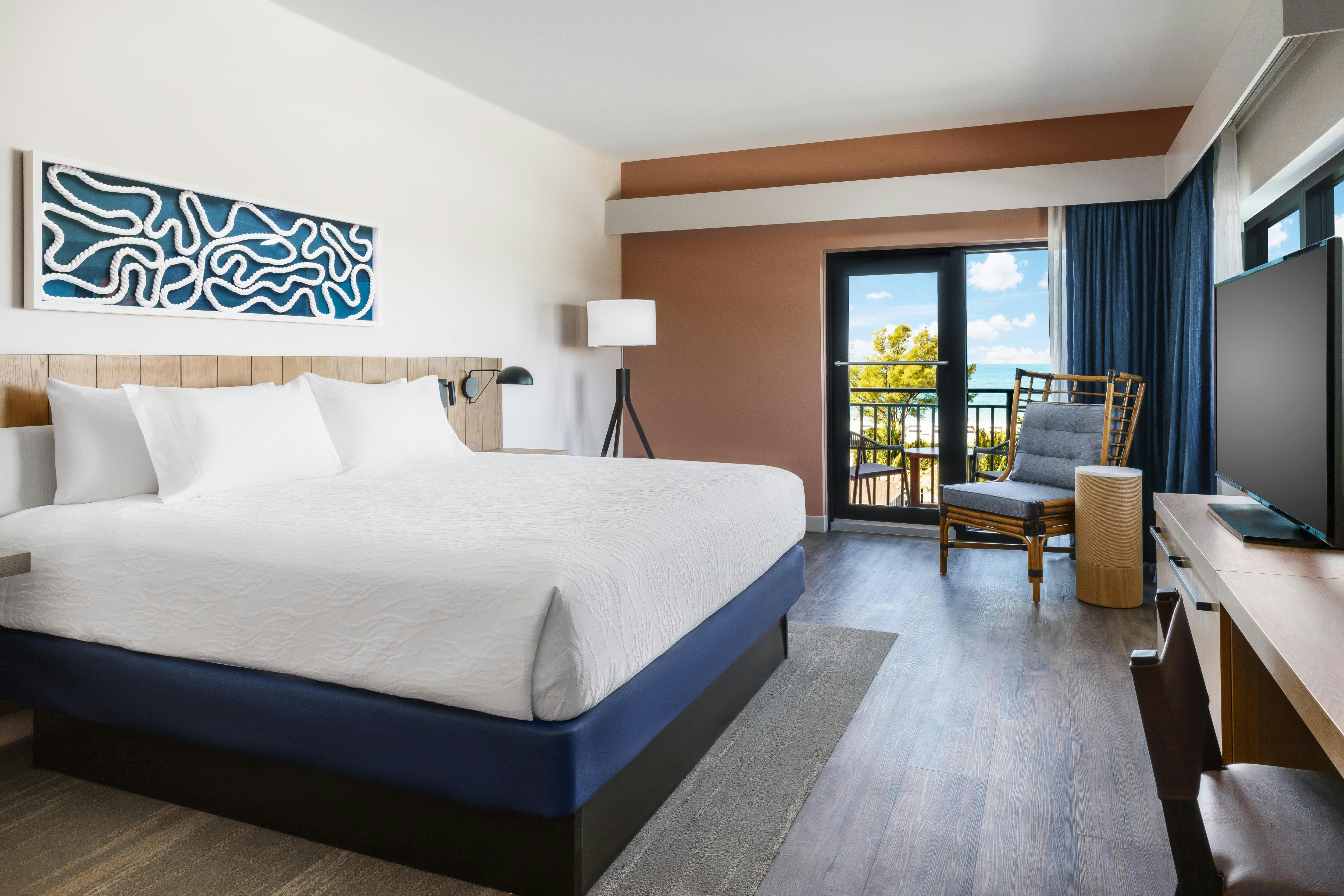 Room, King Bed, Gulf View, Balcony, Corner