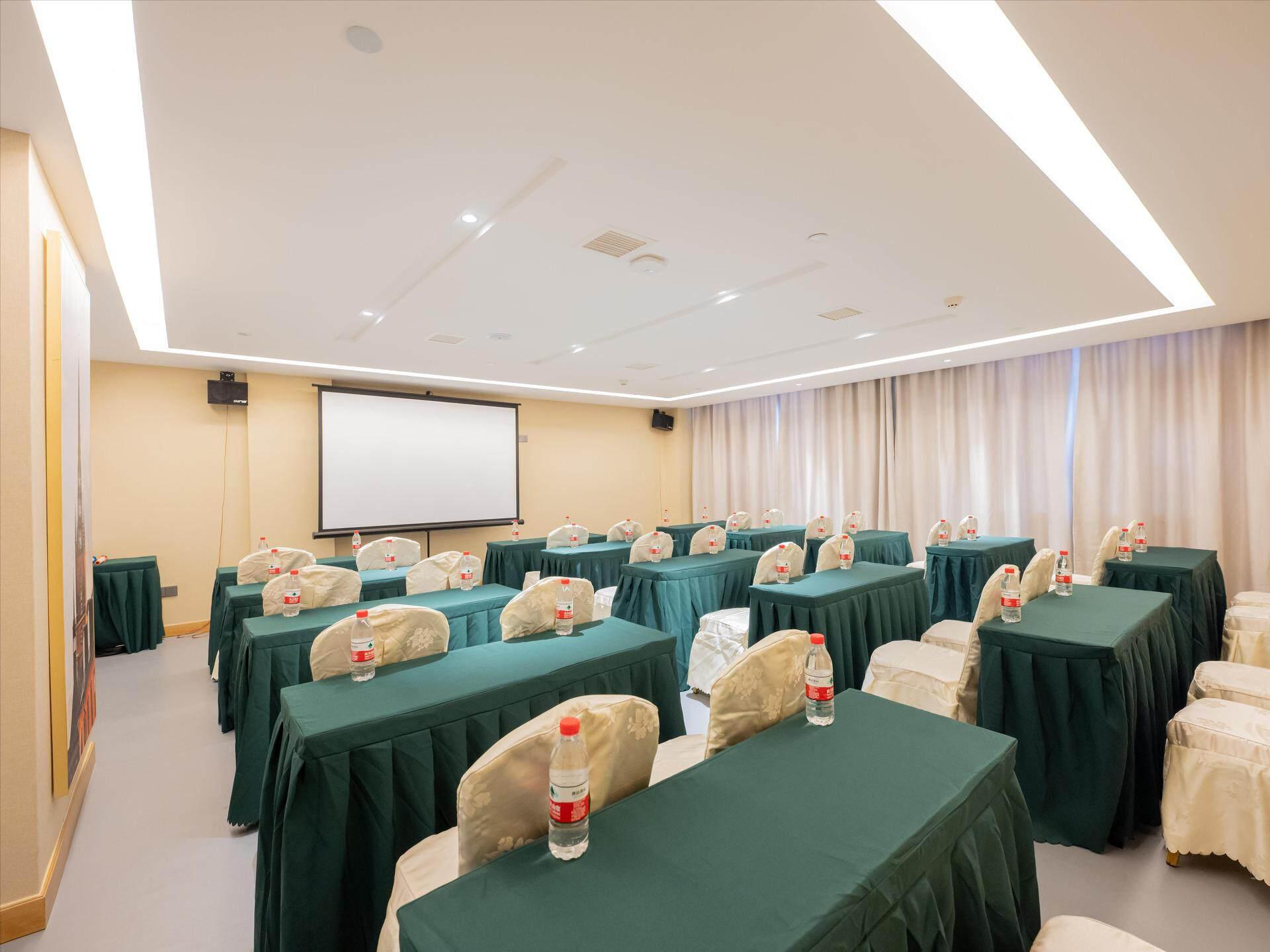 Vienna International Hotel (Wuhan Miaoshan Institute of Technology) 37/40