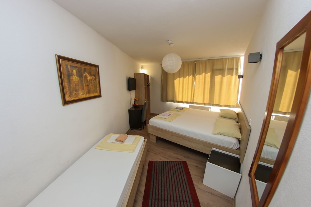 Hayat Hotel 44/57