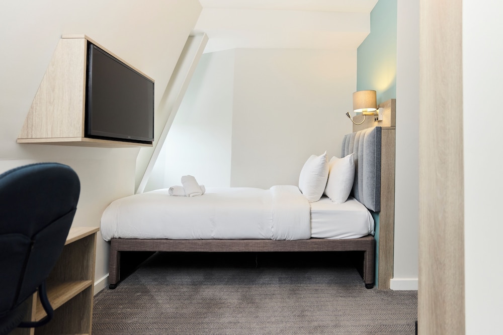 PRINCE WILLIAM HOTEL 33/55