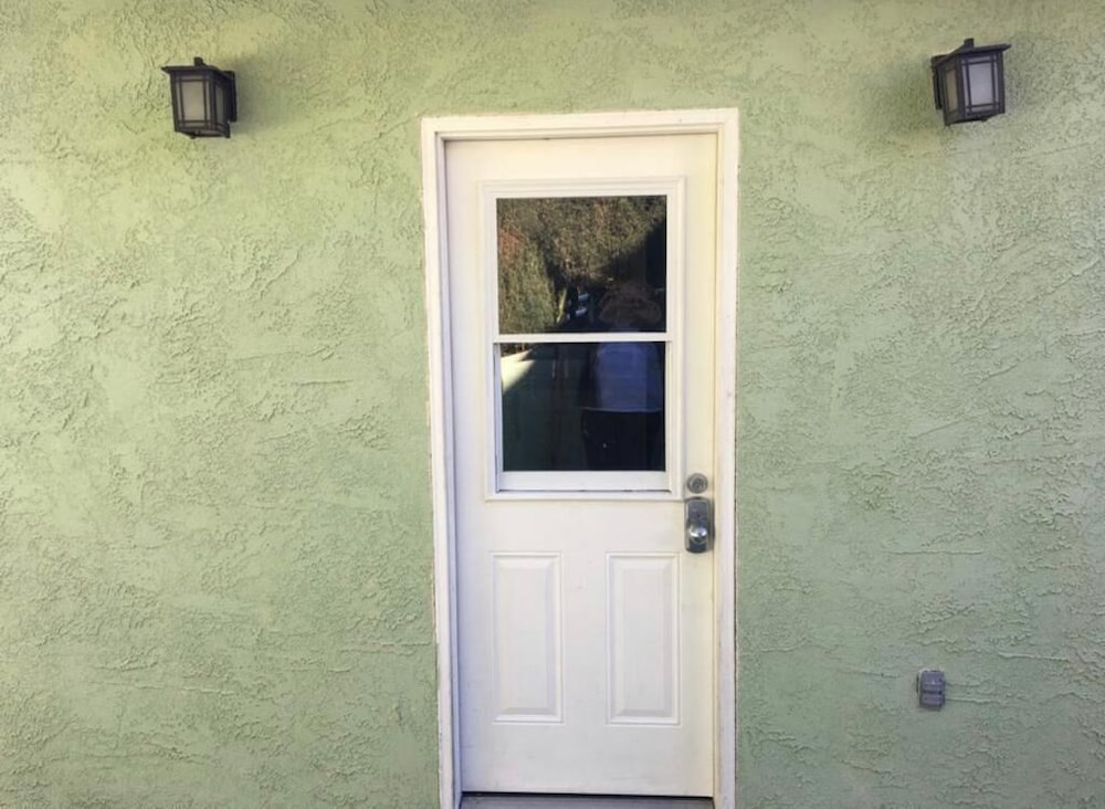 LAX Guest House 23/36