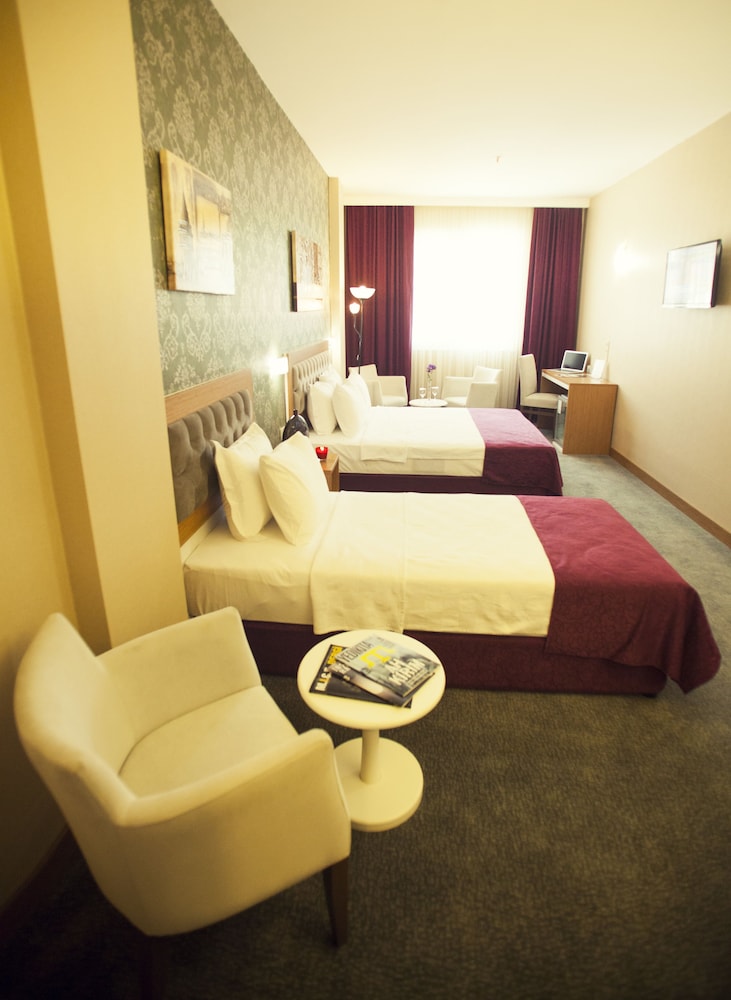 HELIKON BUSINESS HOTEL 20/35
