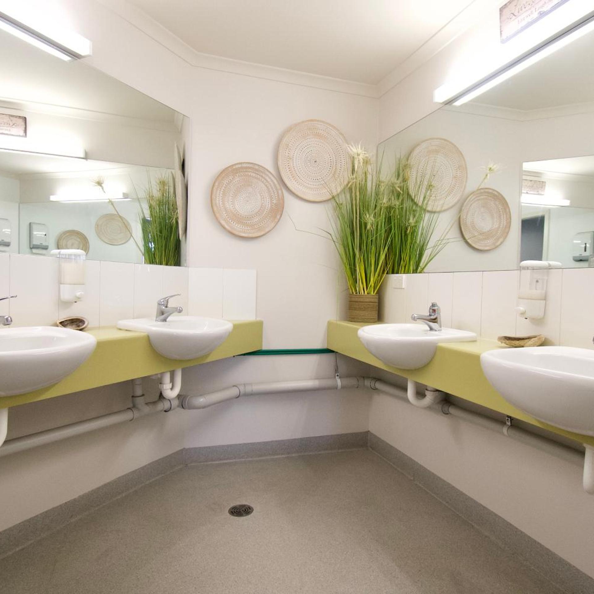 Port Campbell Hostel 50/50