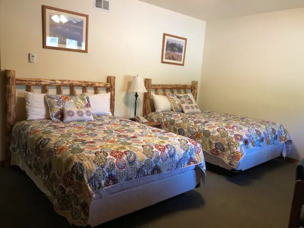 Signature, Lodge, 2 Queen Beds, Mountain View