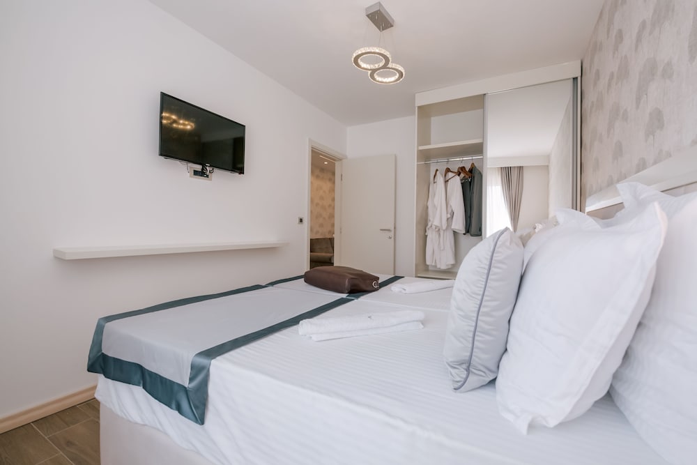 1 BEDROOM, APARTMENT