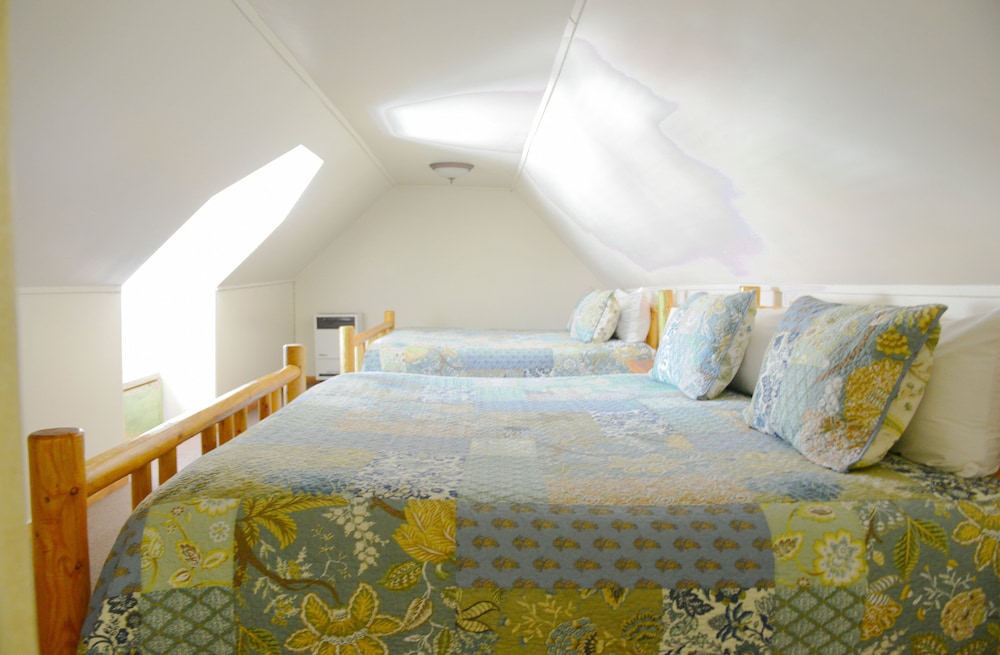 2 Bedrooms, Traditional, Town House, 1 King and 5 Single Beds, Mountain View, Private Bathroom