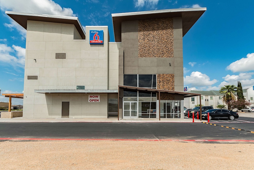 Studio6 New Braunfels, TX 24/30