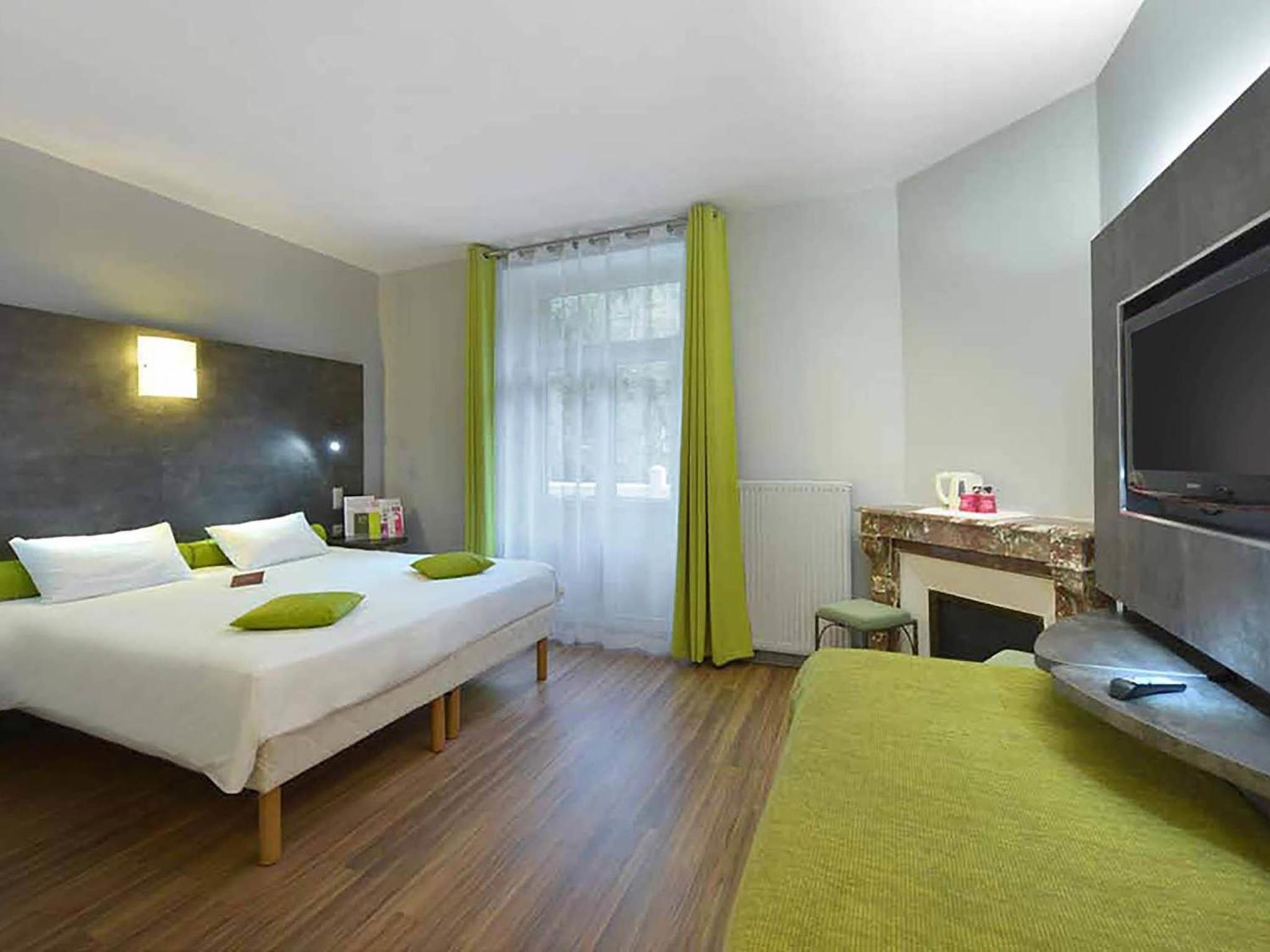 Superior, Double and Twin Beds, Street Side View