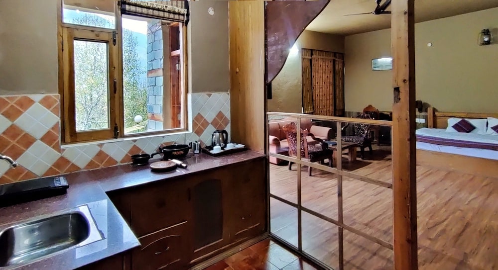 HERITAGE VILLAGE RESORT 59/77