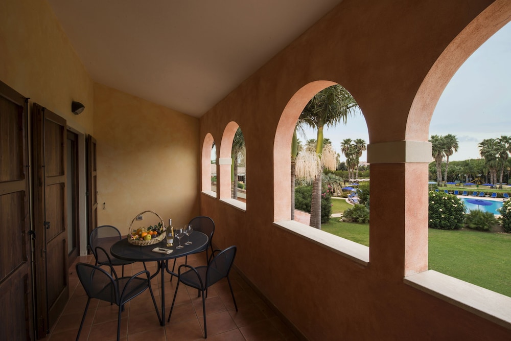 Lantana Resort Hotel and Apartments 39/68