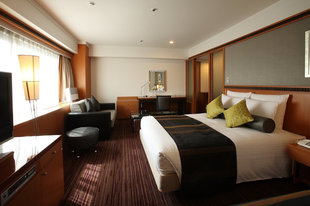 Ana Crowne Plaza Fukuoka 12/75
