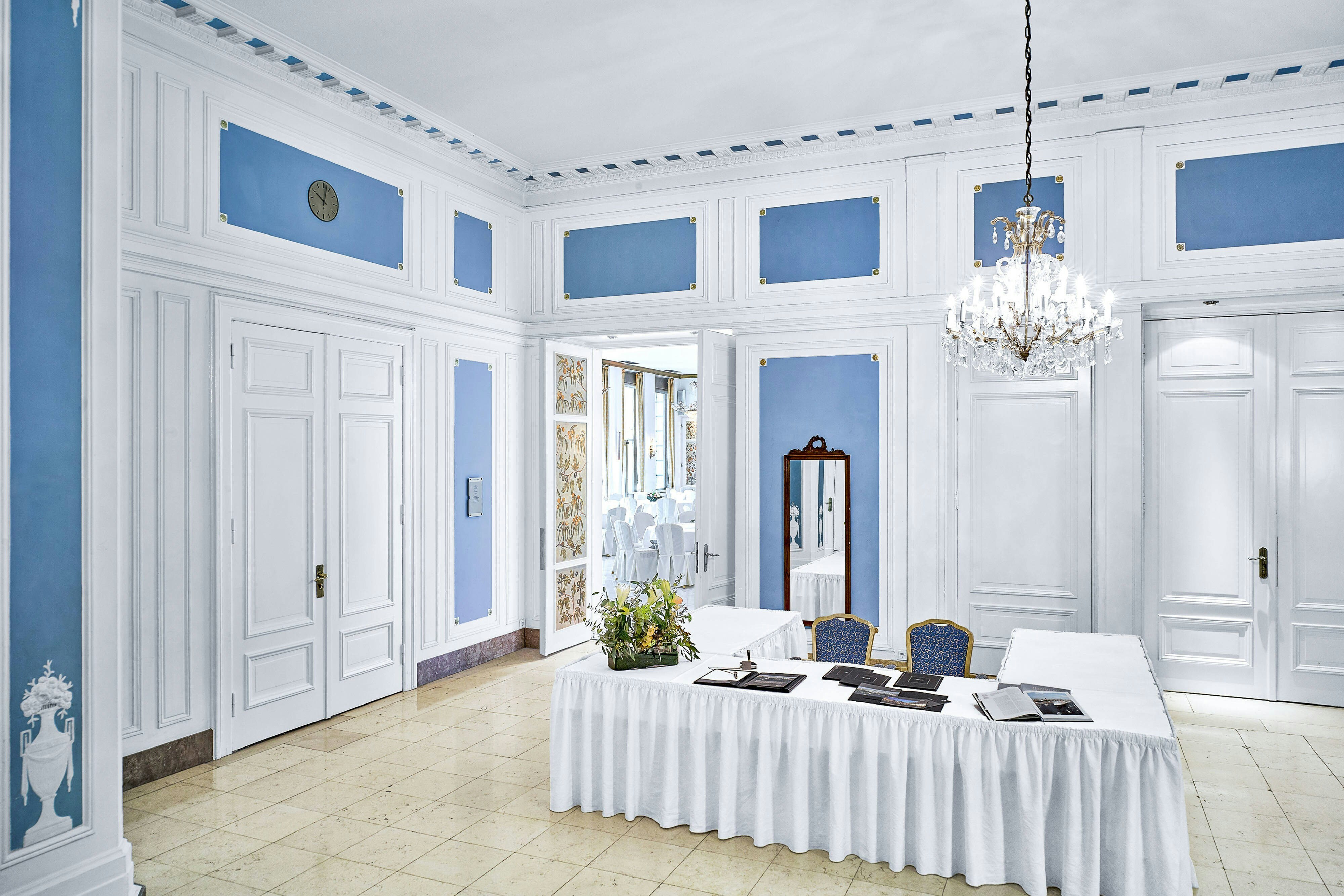 Hotel Atlantic Hamburg, Autograph Collection 4/42