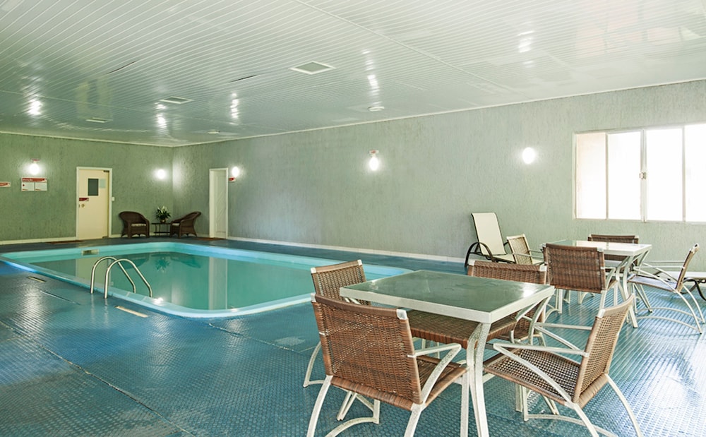 Galo Vermelho Hotel 57/67