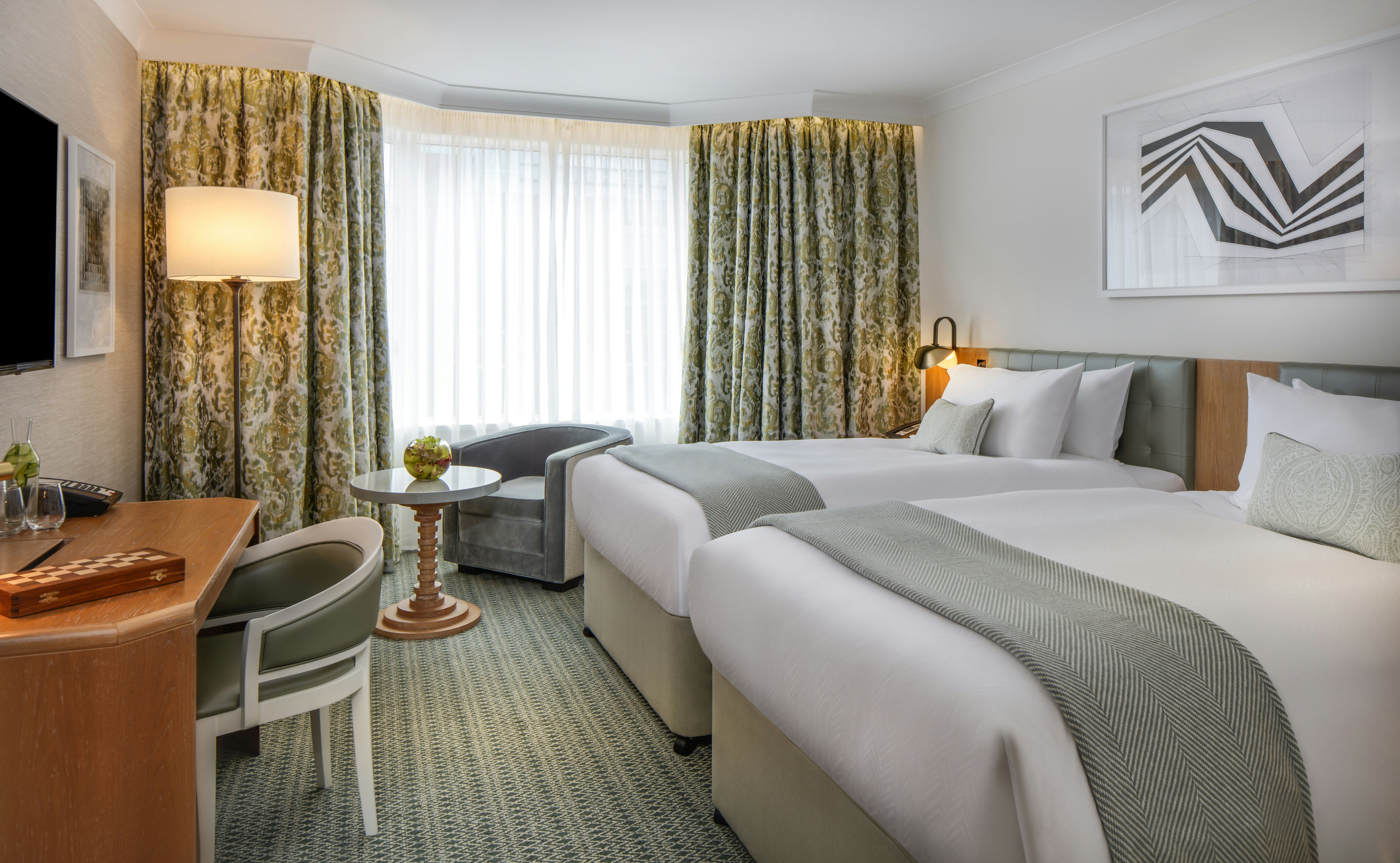 DELUXE, TWIN BEDS